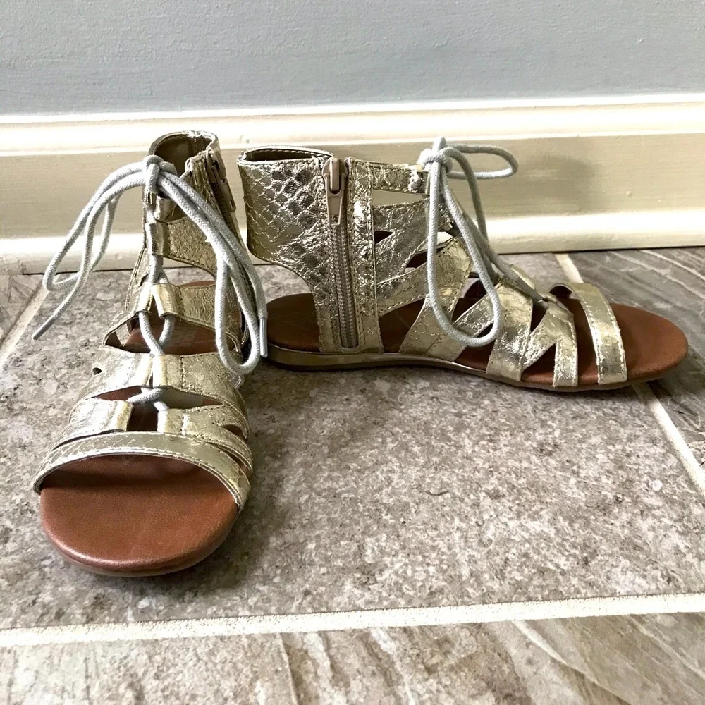 Kenneth Cole Reaction gold sandals, size 13.